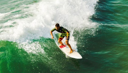 混合泳新星闪耀全国锦标赛，老将新人同场竞技创佳绩