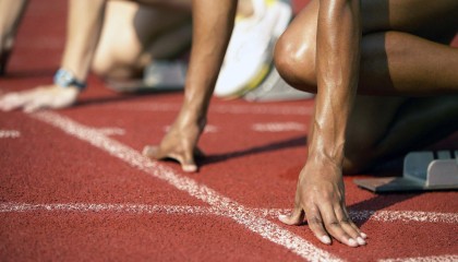 纳达尔强势回归红土赛场，法网前奏展现王者风范