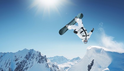 匈牙利门将谦逊回应神扑，封堵C罗关键射门是站位与运气的结合